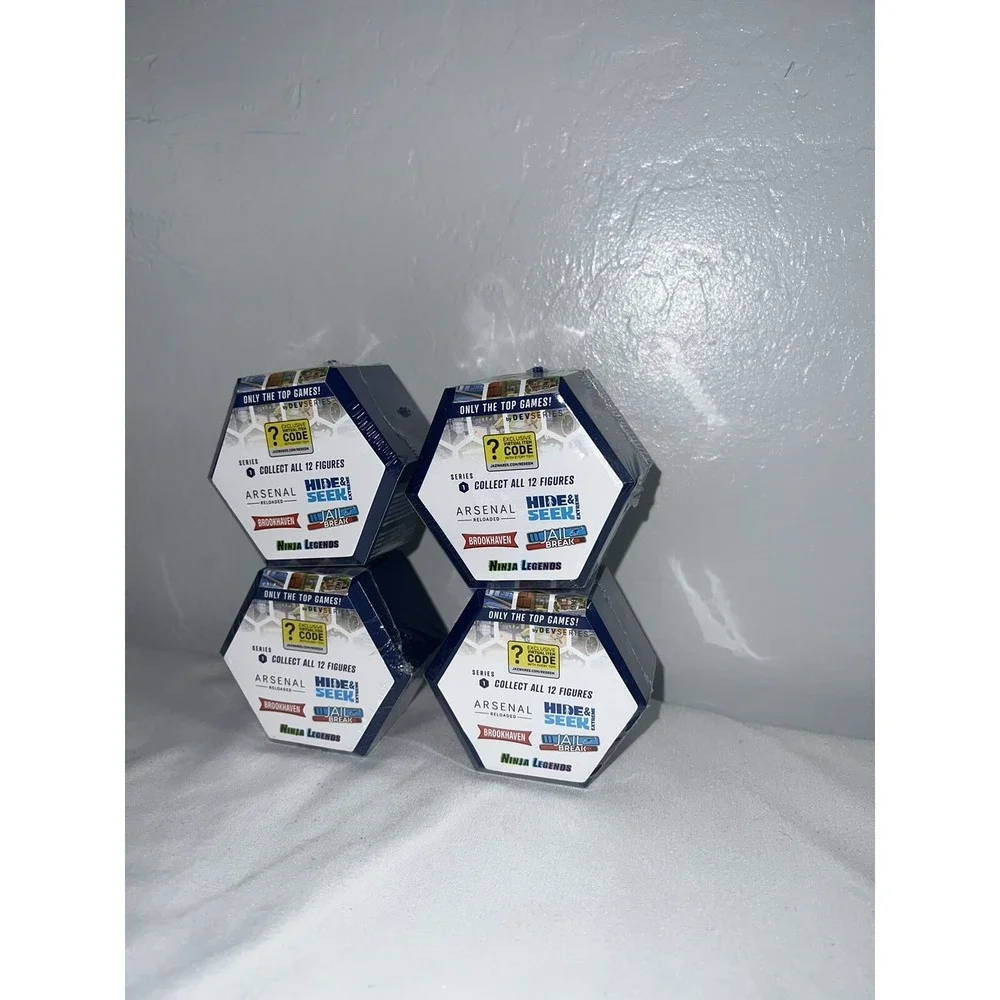 Roblox DevSeries Lot of 4 Blind Mystery Figures  Series 1‎ with Code New Sealed